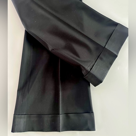 Cuffed mid-rise black pants with a slight nylon finish - Picture 2 of 6